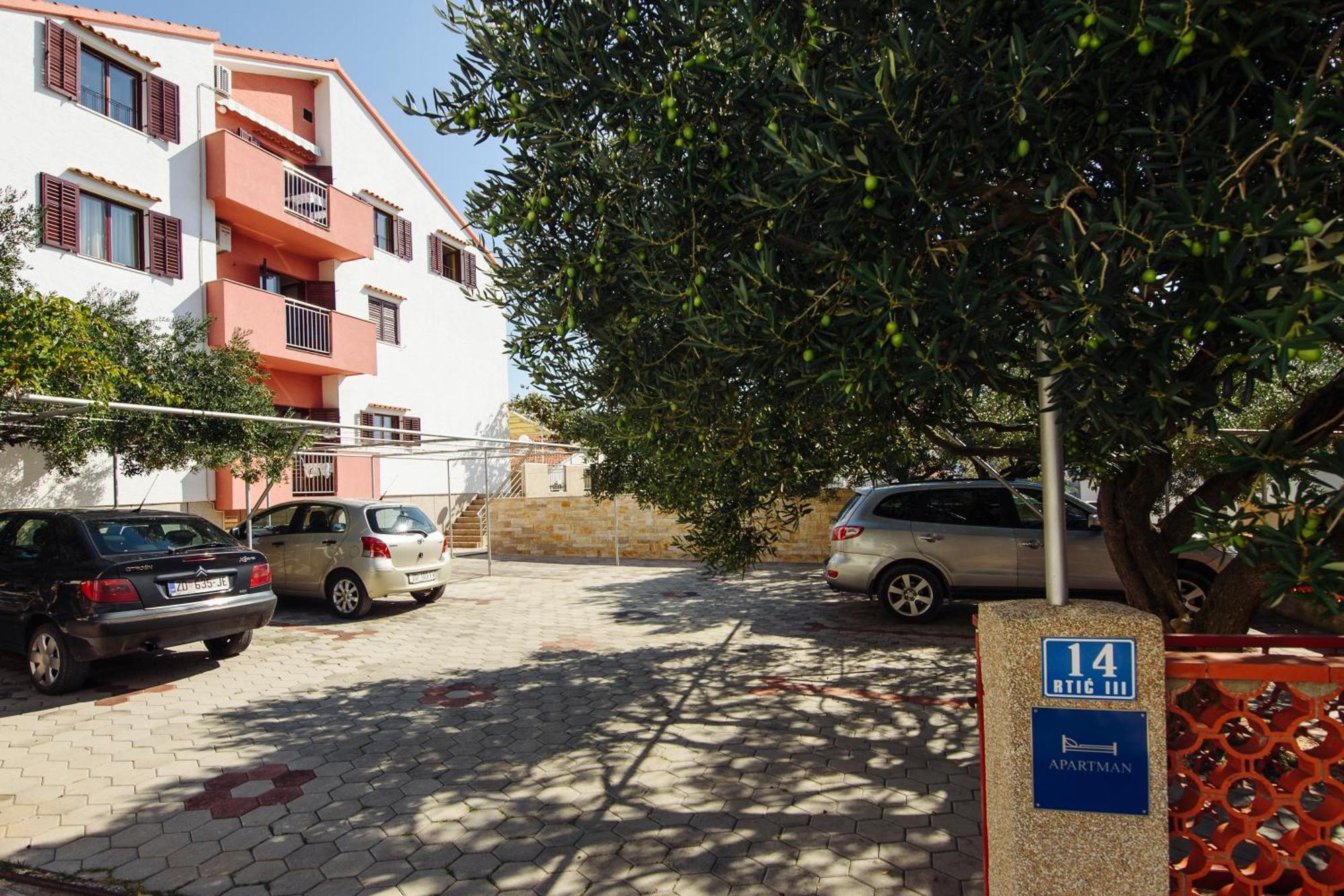 Apartment Martina 2 *