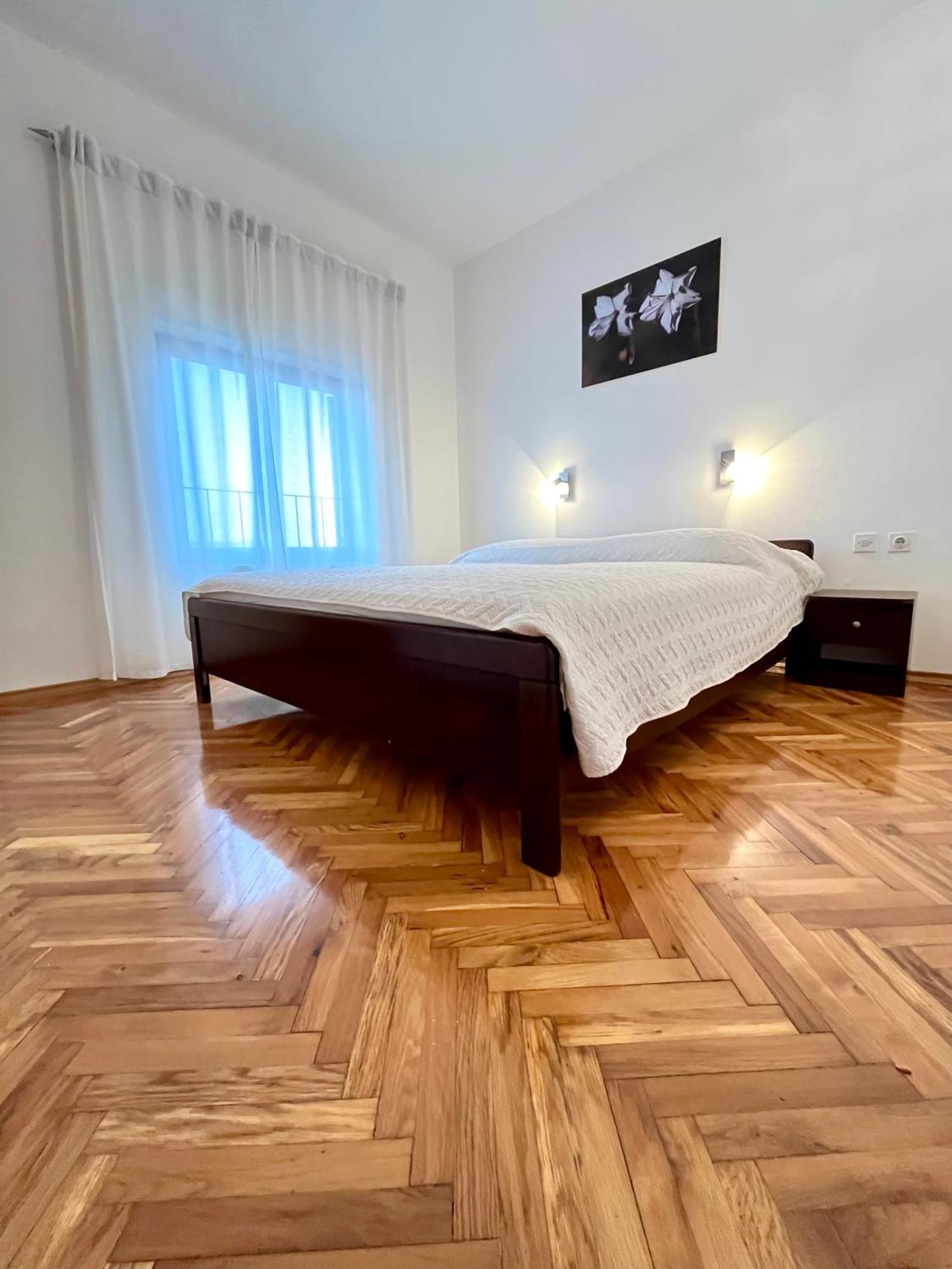 Martina 2 Apartment Primosten